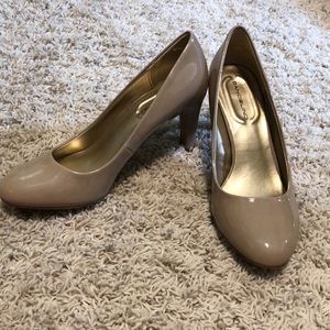 Nude heels excellent condition!